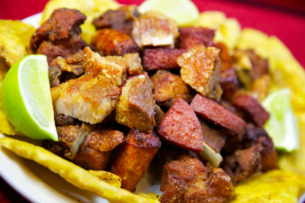 Res Guisada con Salsa Criolla
