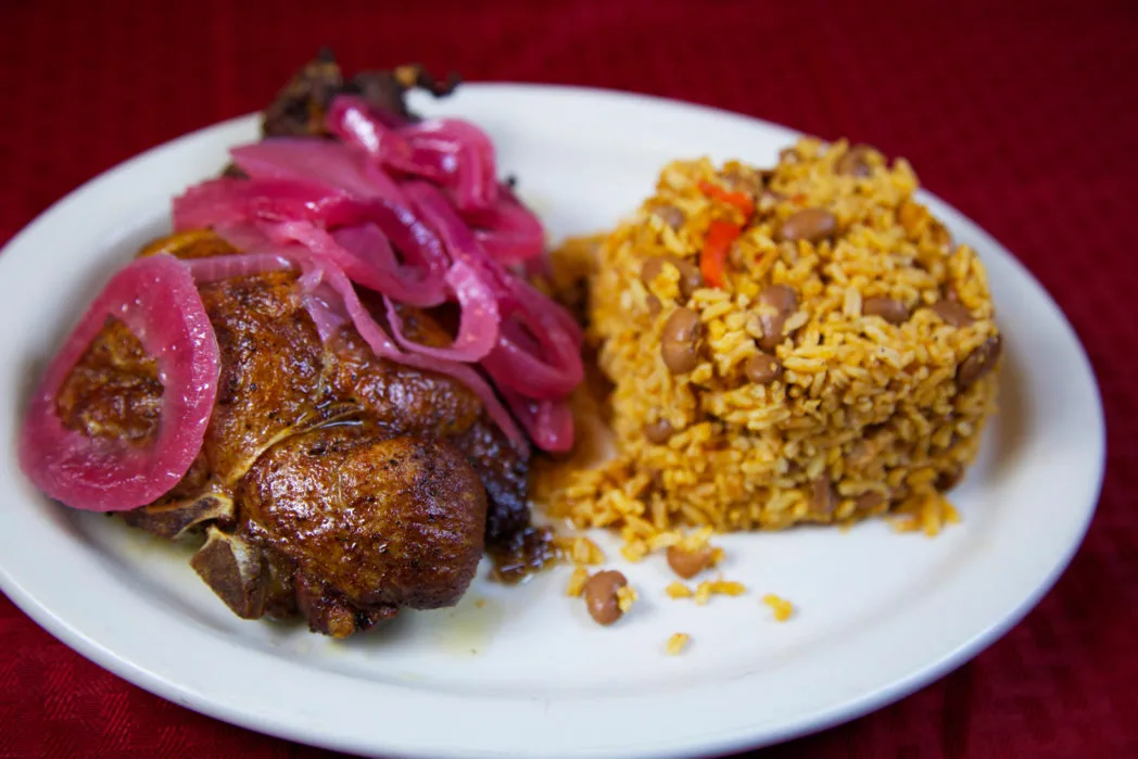 Carne Guisada con Moro y Zumo de Naranja