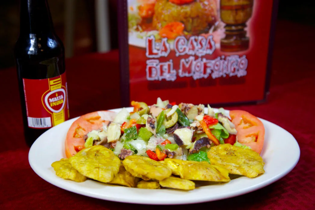Picadera Caribeña Mixta con Tostones